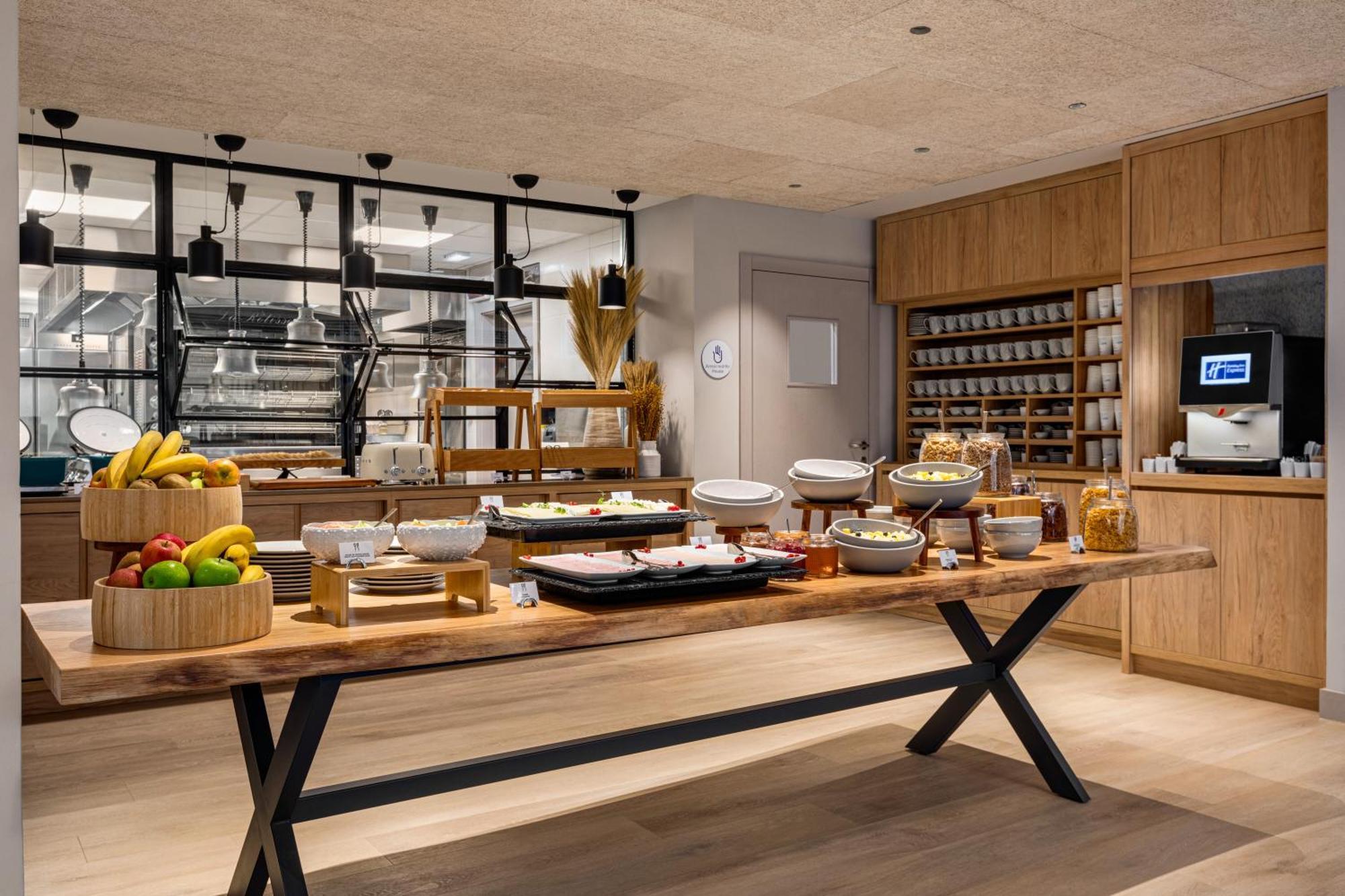 Holiday Inn Express Porto - Boavista By Ihg Exteriör bild